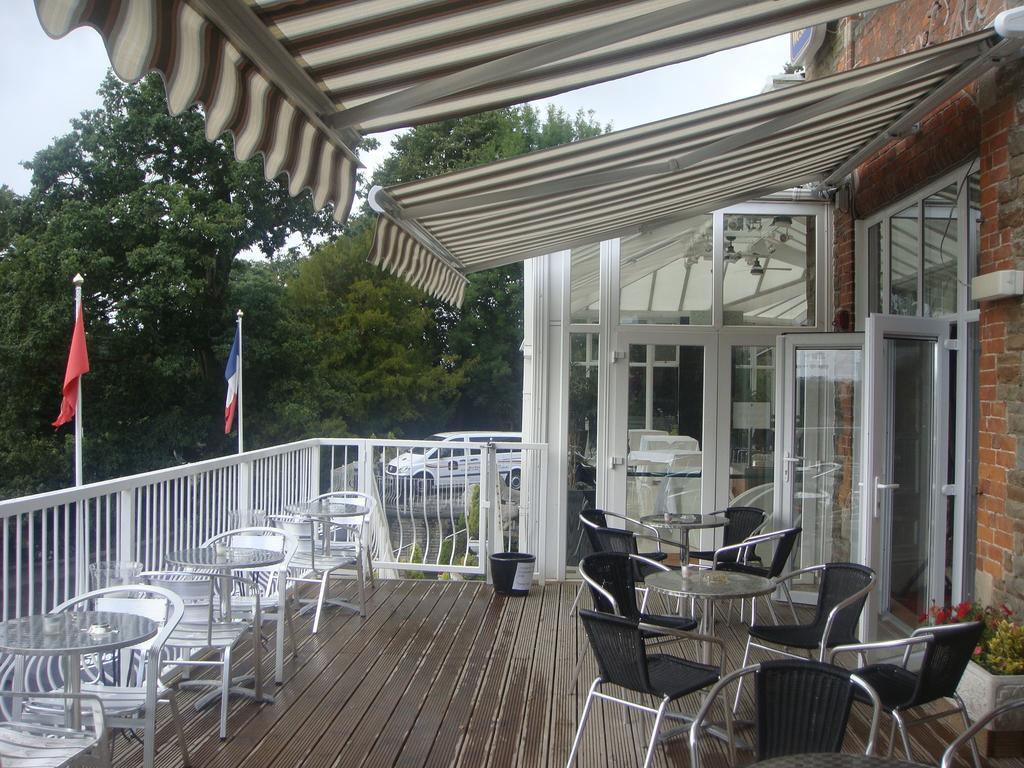 The Diplomat Hotel Restaurant & Spa Llanelli Eksteriør billede