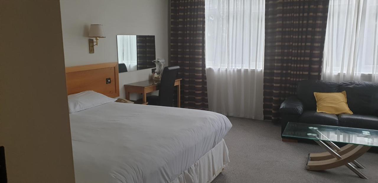 The Diplomat Hotel Restaurant & Spa Llanelli Eksteriør billede