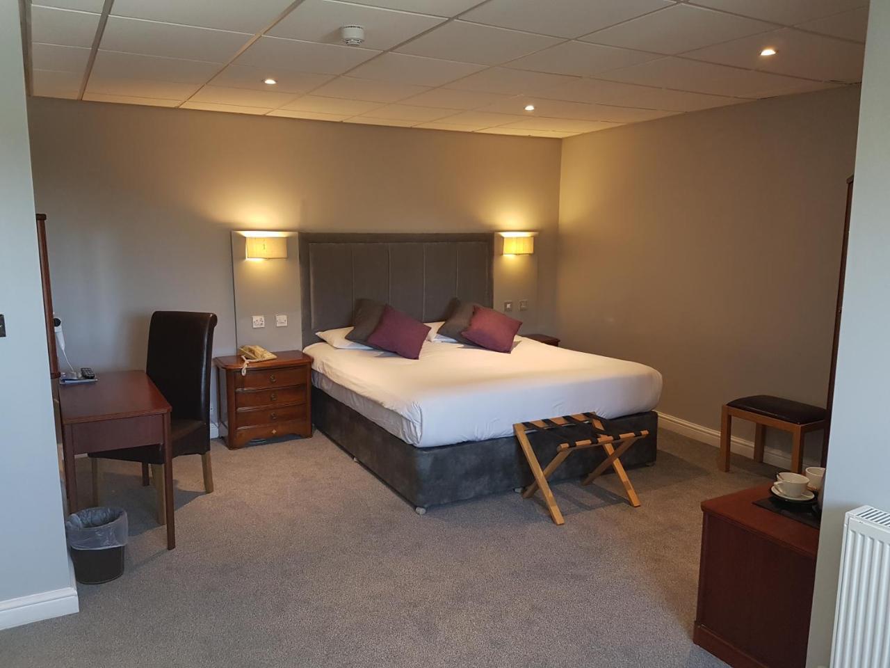 The Diplomat Hotel Restaurant & Spa Llanelli Eksteriør billede